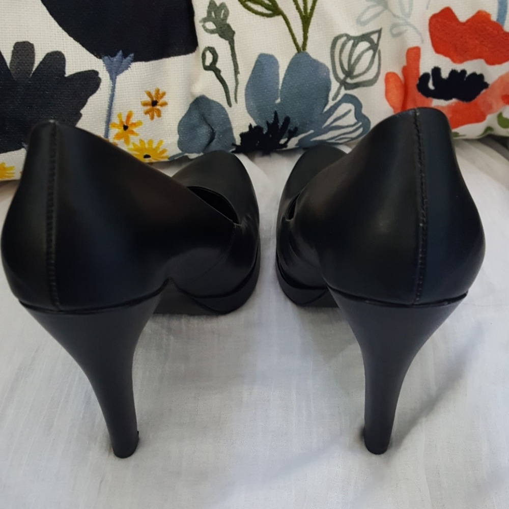 shoes - Picture 3 of 7